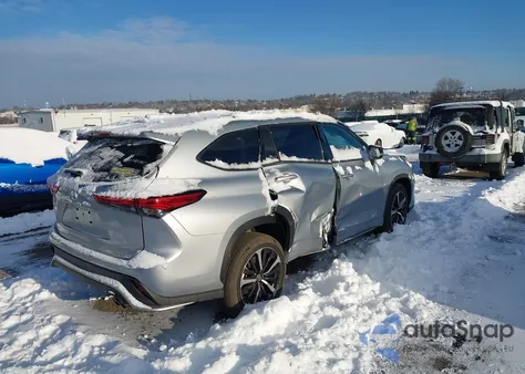 2022 Toyota Highlander Xse z USA, uszkodzony, nr VIN 5TDLZRBH3NS216178